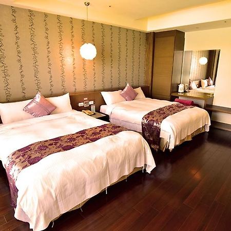 Miracolo View Hotel Yuchi Bagian luar foto