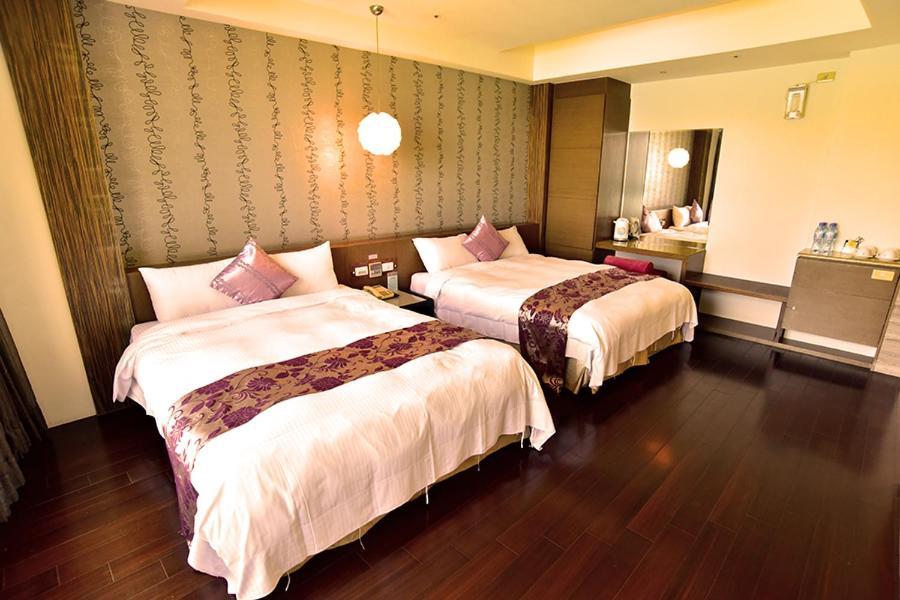 Miracolo View Hotel Yuchi Bagian luar foto
