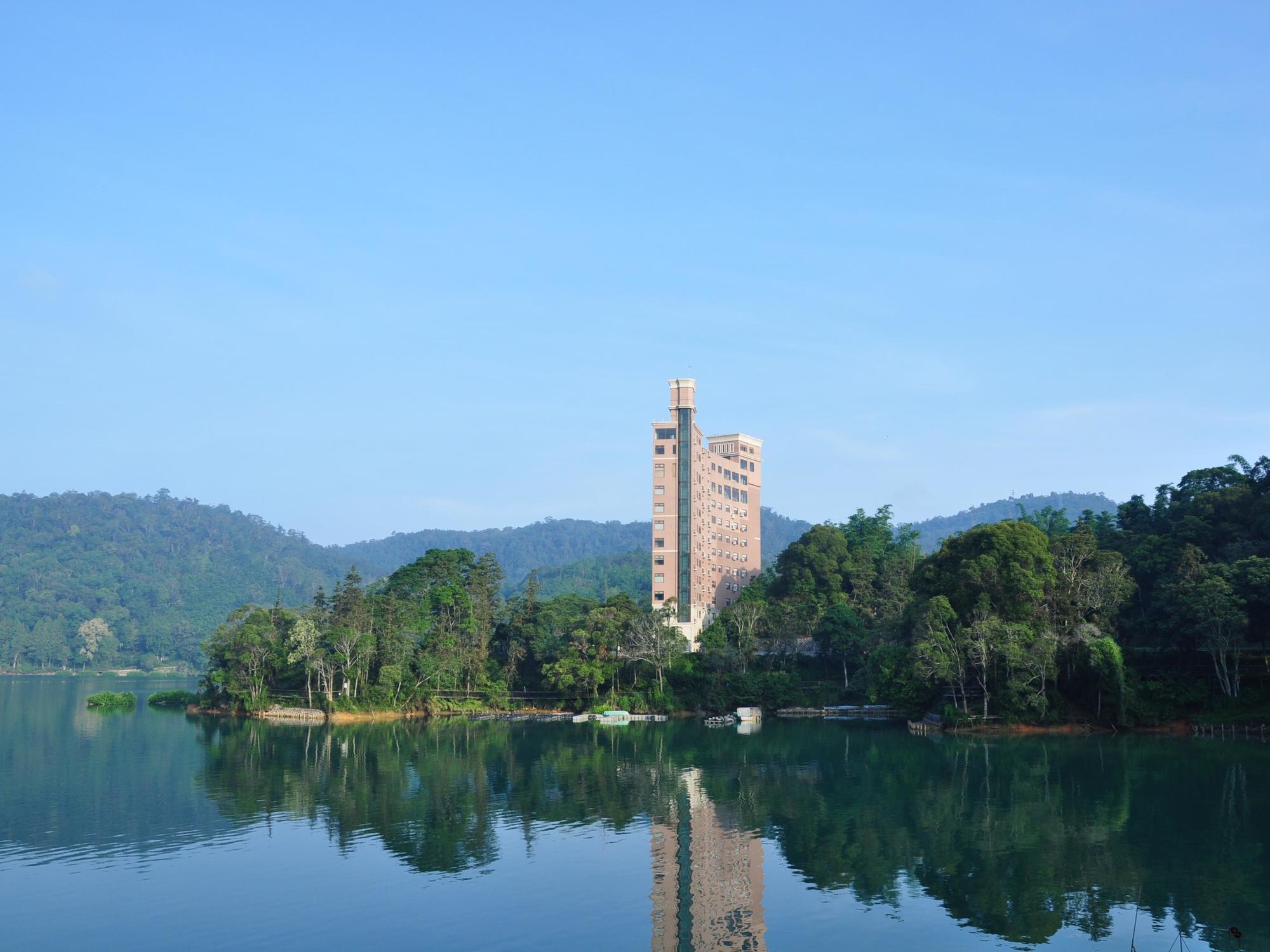 Miracolo View Hotel Yuchi Bagian luar foto