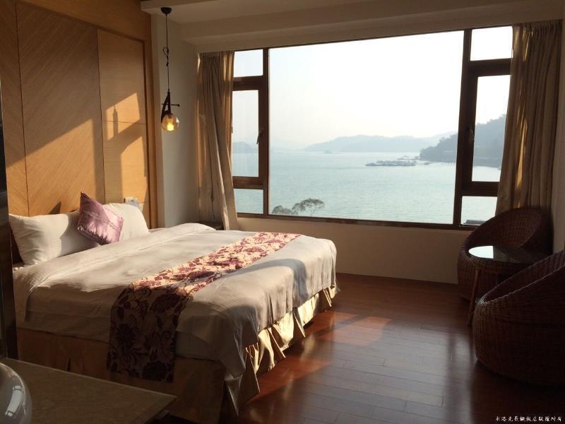 Miracolo View Hotel Yuchi Bagian luar foto
