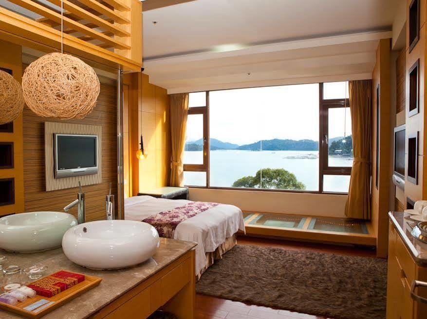 Miracolo View Hotel Yuchi Bagian luar foto