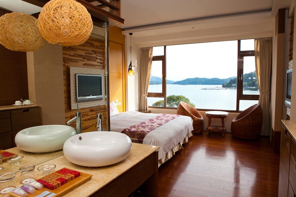 Miracolo View Hotel Yuchi Bagian luar foto