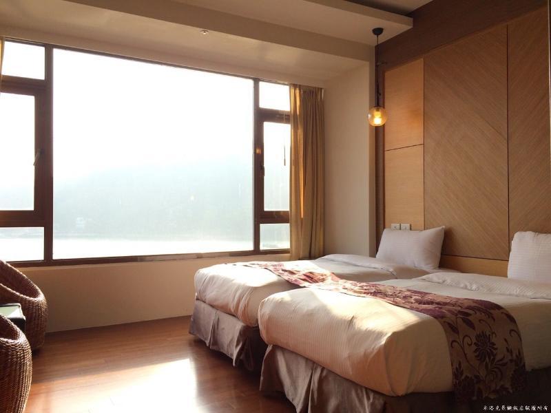Miracolo View Hotel Yuchi Bagian luar foto