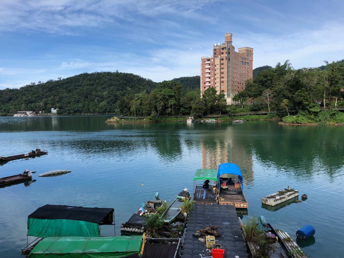 Miracolo View Hotel Yuchi Bagian luar foto