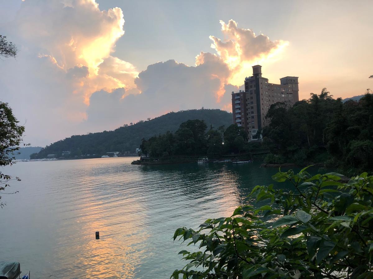 Miracolo View Hotel Yuchi Bagian luar foto