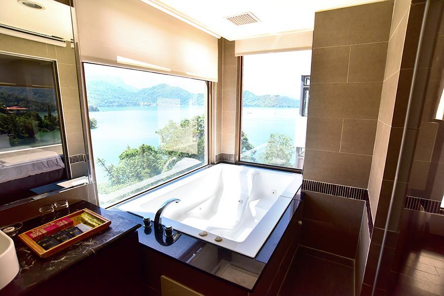 Miracolo View Hotel Yuchi Bagian luar foto