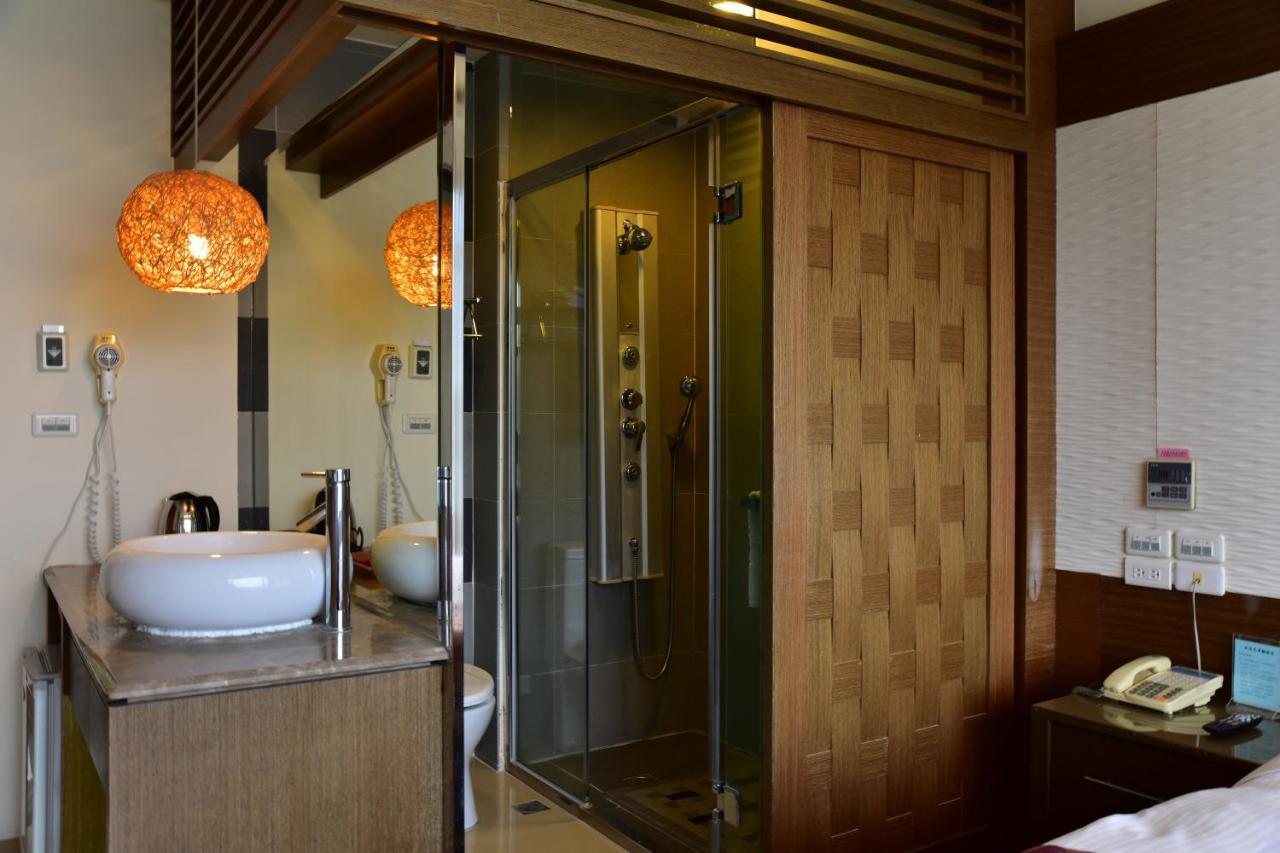 Miracolo View Hotel Yuchi Bagian luar foto