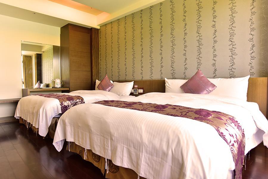 Miracolo View Hotel Yuchi Bagian luar foto