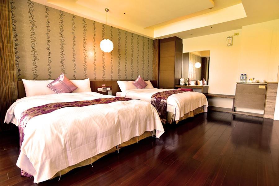 Miracolo View Hotel Yuchi Bagian luar foto