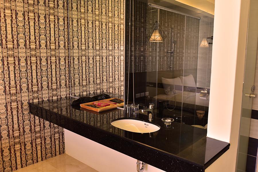 Miracolo View Hotel Yuchi Bagian luar foto