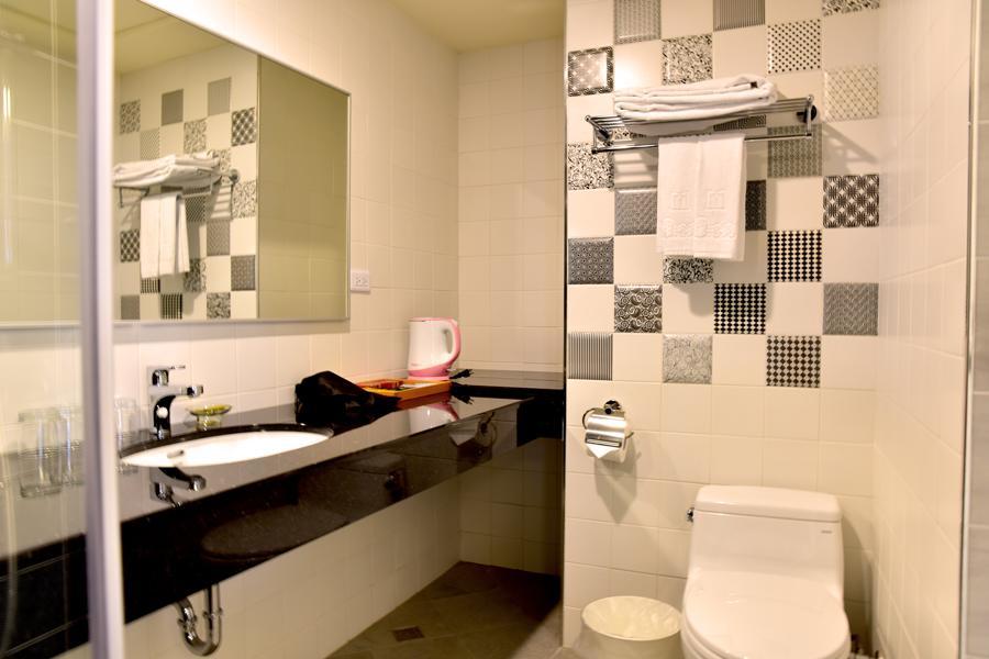 Miracolo View Hotel Yuchi Bagian luar foto