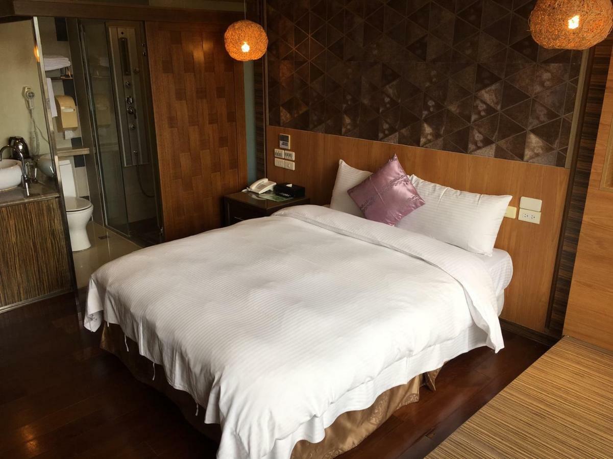 Miracolo View Hotel Yuchi Bagian luar foto